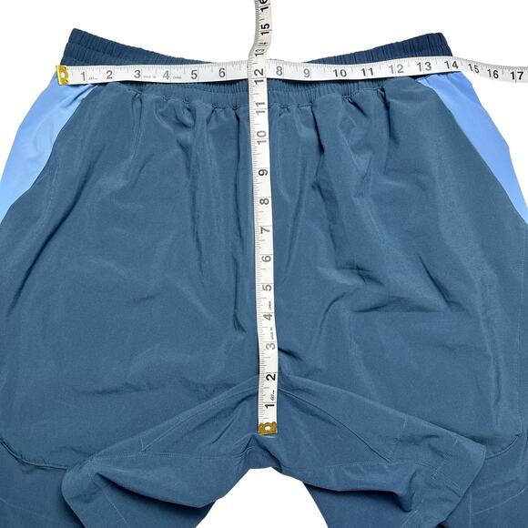 Peloton | Men | Velocity Lined Dolphin Hem 7 Inch Athletic Shorts | Medium - Picture 5 of 10